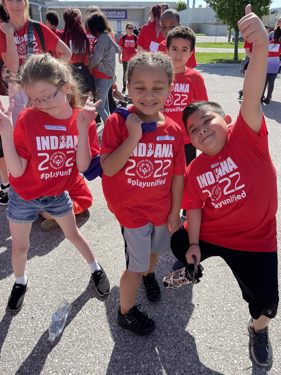 kbymom's tweet photo. Proud Bears @McClelland_ES #unifiedgames #wearewayne https://t.co/tTseUgri9b