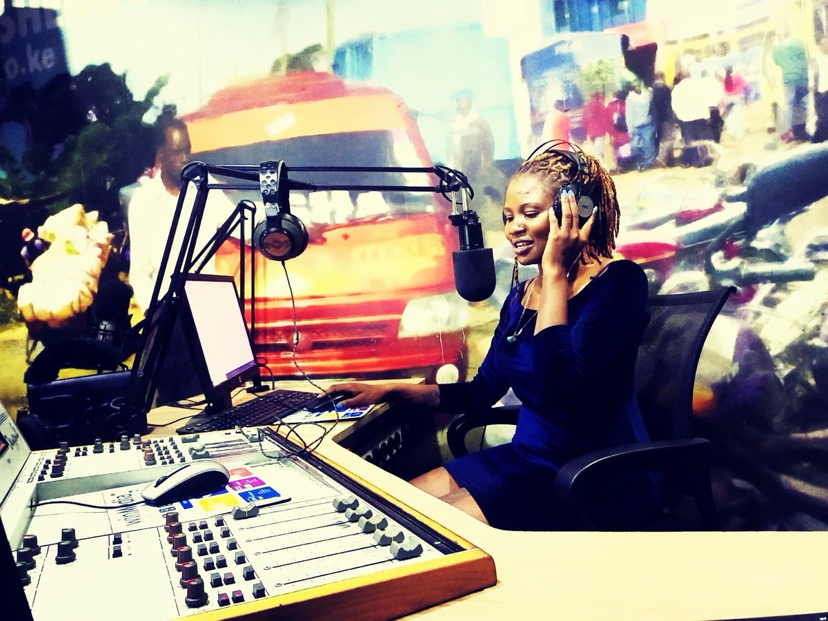 On a polite Monday ndani ya 89.5 ghetto radio making your night smooth.....twende kazi tune inn wagwaan deejay Deej Chara ... Jamrock Doba..the official sheng station...where are you  litsening from.....