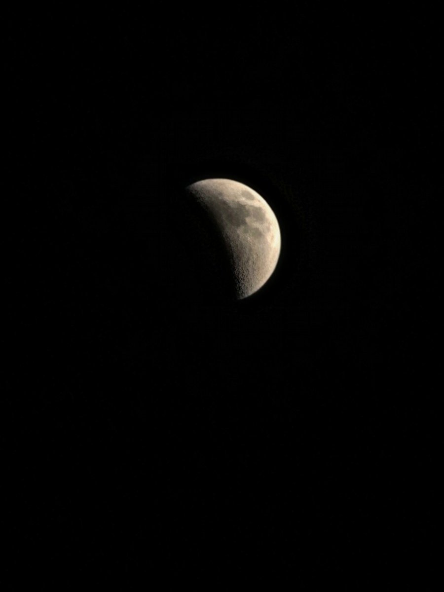 ClayBro883's tweet photo. These were my #LunarEclipse pictures from last night! Taken from my S20 https://t.co/UOicajWxYZ