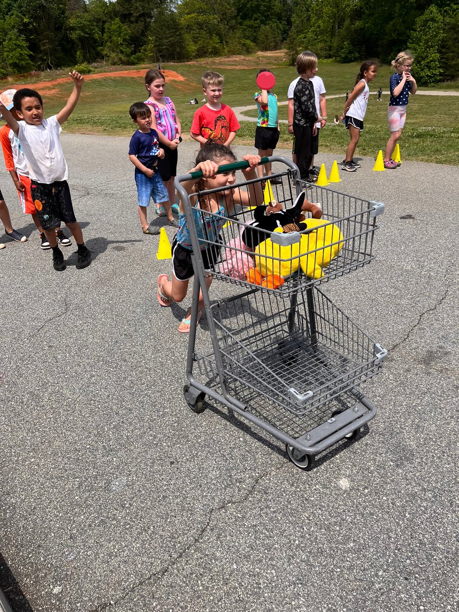 LearnWithMay's tweet image. Families, you have some fast shoppers on your hands! #FieldDayFun