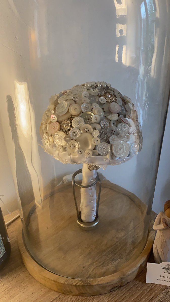 JaneFilshill's tweet photo. @CassInTheAttic @BootstrapCook Beautiful ❤️ I also had a bouquet of buttons and now treasured in this glass dome! https://t.co/hVCZ2VHccz