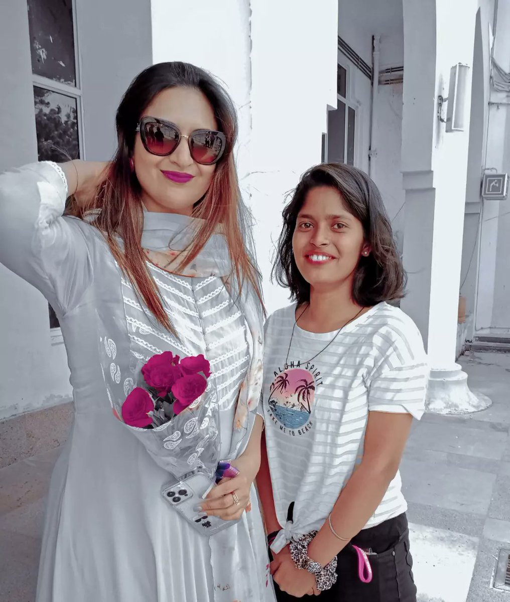 HeerSoni6's tweet photo. आया ऐसा दिन है जो बहुत खुशनसीब है 
चाहे जिसे दूर से दुनिया वो मेरे करीब है...🥺❤️
Finally Finally Finally The day come in my life &amp; I meet her &amp; she's talk to me &amp; hugged me also can't describe my feelings in words🙆🏻‍♀️❤️🌍🤝🤗😘
@Divyanka_T 
#DivyankaTripathi #loveYou #Jodhpur https://t.co/BDClX4kPdF
