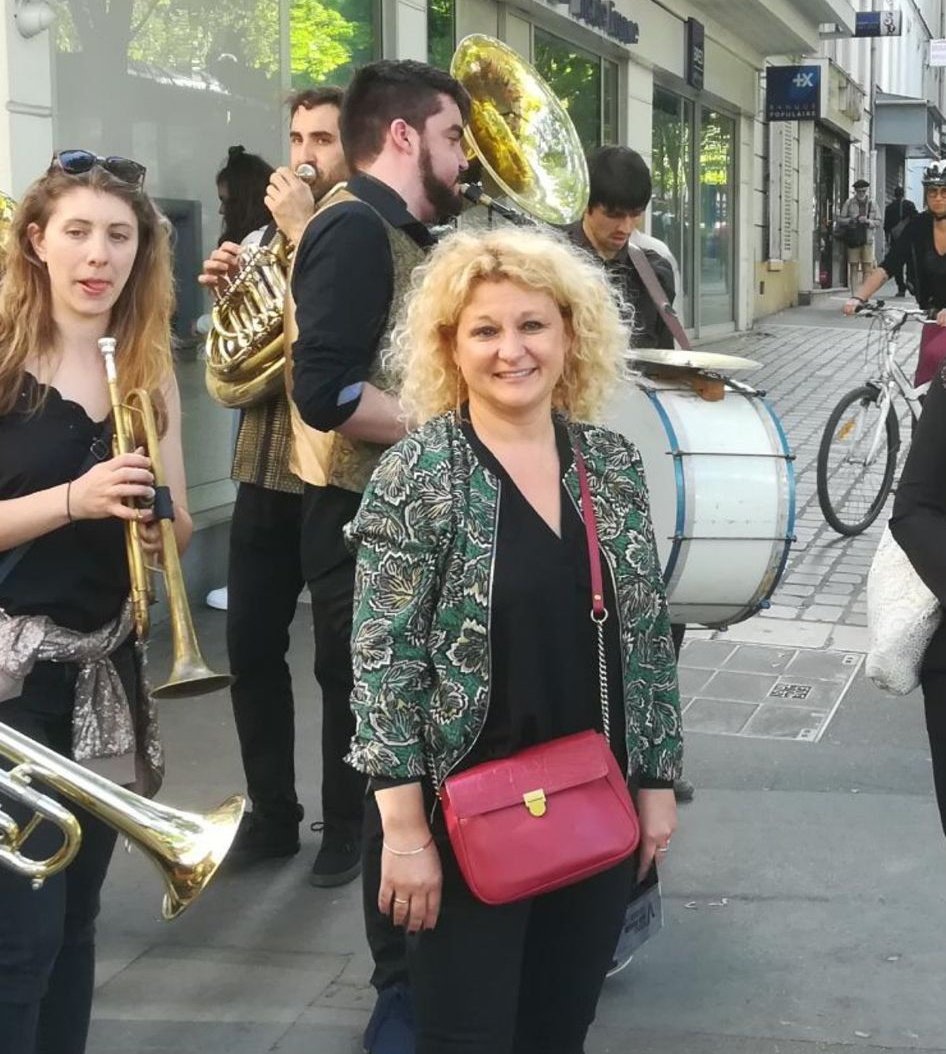 Generations12e's tweet image. 🌻Soirée de lancement de campagne pour la 8e circonscription de #Paris ! Un duo féminin de choc pour battre la sortante totalement absente depuis 5 ans et qui vote depuis 5ans contre les intérêts des habitant.e.s des 12e et 20e arr. !
❤💚💜
#NUPES #Union #StopMacron