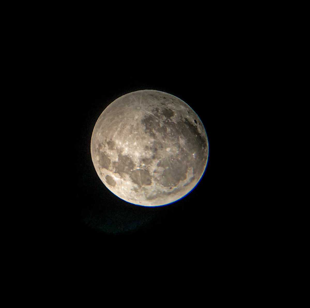 TonyaUpdegraff's tweet photo. The lunar eclipse did not disappoint last night. #lunareclipse2022 #bloodmoon https://t.co/CEty6uapMz