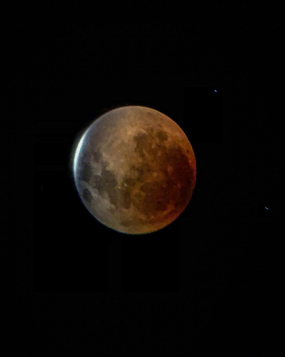 TonyaUpdegraff's tweet photo. The lunar eclipse did not disappoint last night. #lunareclipse2022 #bloodmoon https://t.co/CEty6uapMz