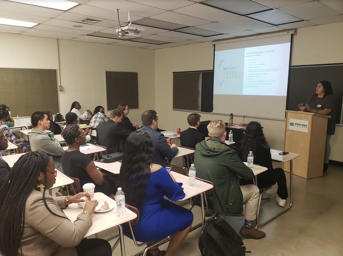 newjerseydems's tweet photo. Over the weekend, the Emerging Leaders Caucus, NJ Young Dems and NJ High School Dems hosted the Young Dem Summit! Students from across the state came out for trainings by NJDSC, LGBTQ+ Caucus Chair Lauren Albrecht, and NJ High School Dems. https://t.co/ZuXoXRTP9z
