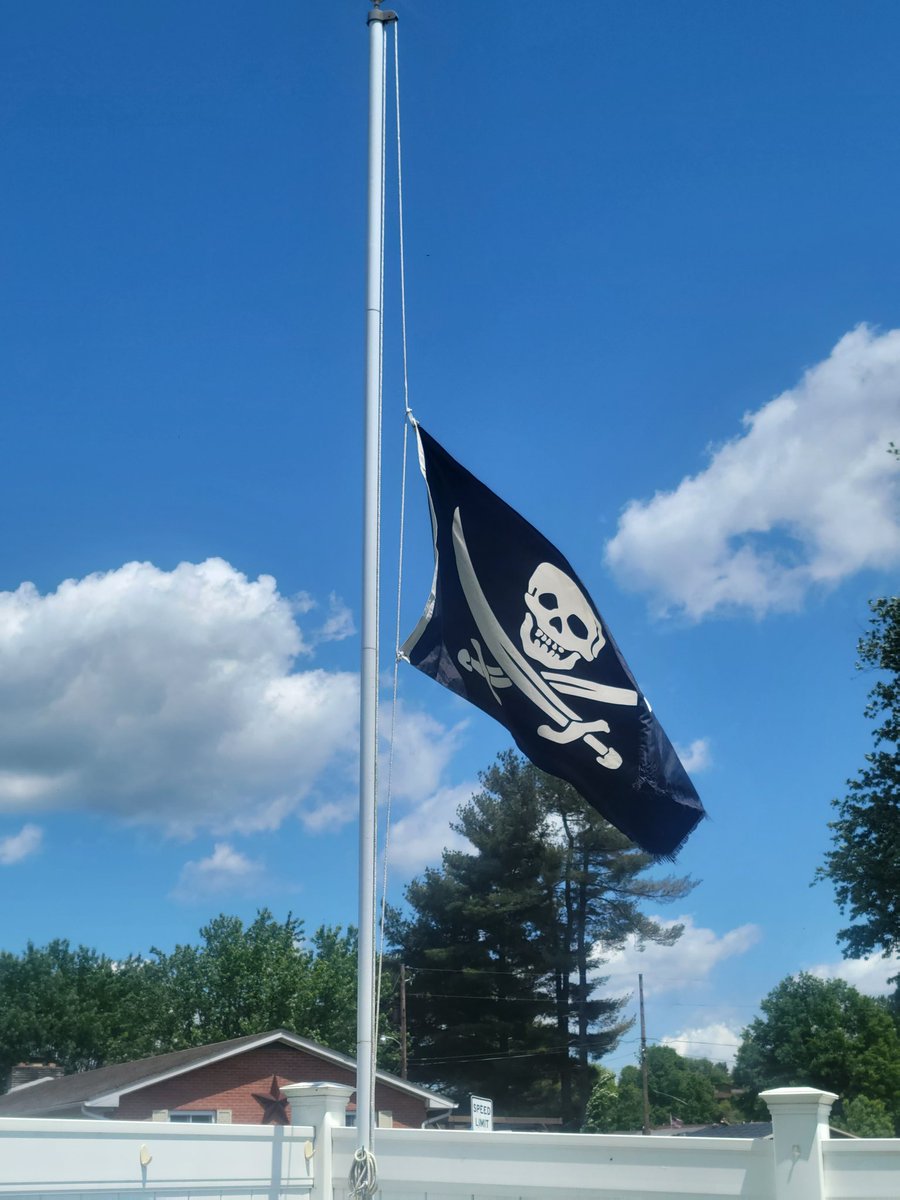 PHBuckeye's tweet photo. RIP Ed!
@BurgFball @Barstoo1Burg @BurgBlock @GoNDTitans will be Rockin' the Jugs for you Friday Night!
Many Prayers to you, your family and the Pirate &amp; Titan Community. 
#TheEd https://t.co/2j5WbD8OB9