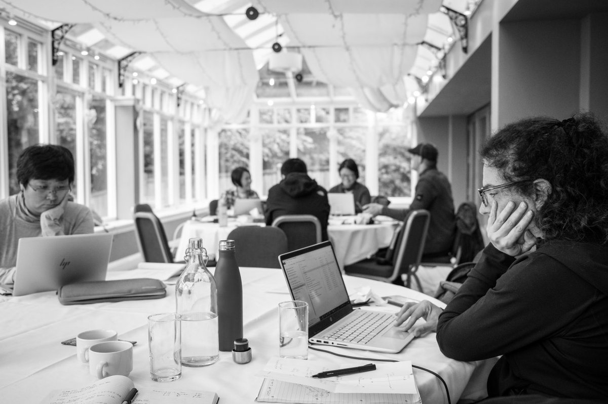 Phd students and staff all hard at work on day 1 of our writing retreat in Helensburgh ⁦<a href="/AnaInesLanger/">Dr. Ana Ines Langer</a>⁩ ⁦<a href="/greenhopewillia/">williamwang</a>⁩ ⁦<a href="/wfchau/">wfchau</a>⁩ ⁦<a href="/Tina_Panpan/">Hua Wang</a>⁩ ⁦<a href="/chenhumberriver/">Meixuan Chen</a>⁩ ⁦@j_duckett⁩ ⁦<a href="/BastianStruve/">Bastian Struve</a>⁩