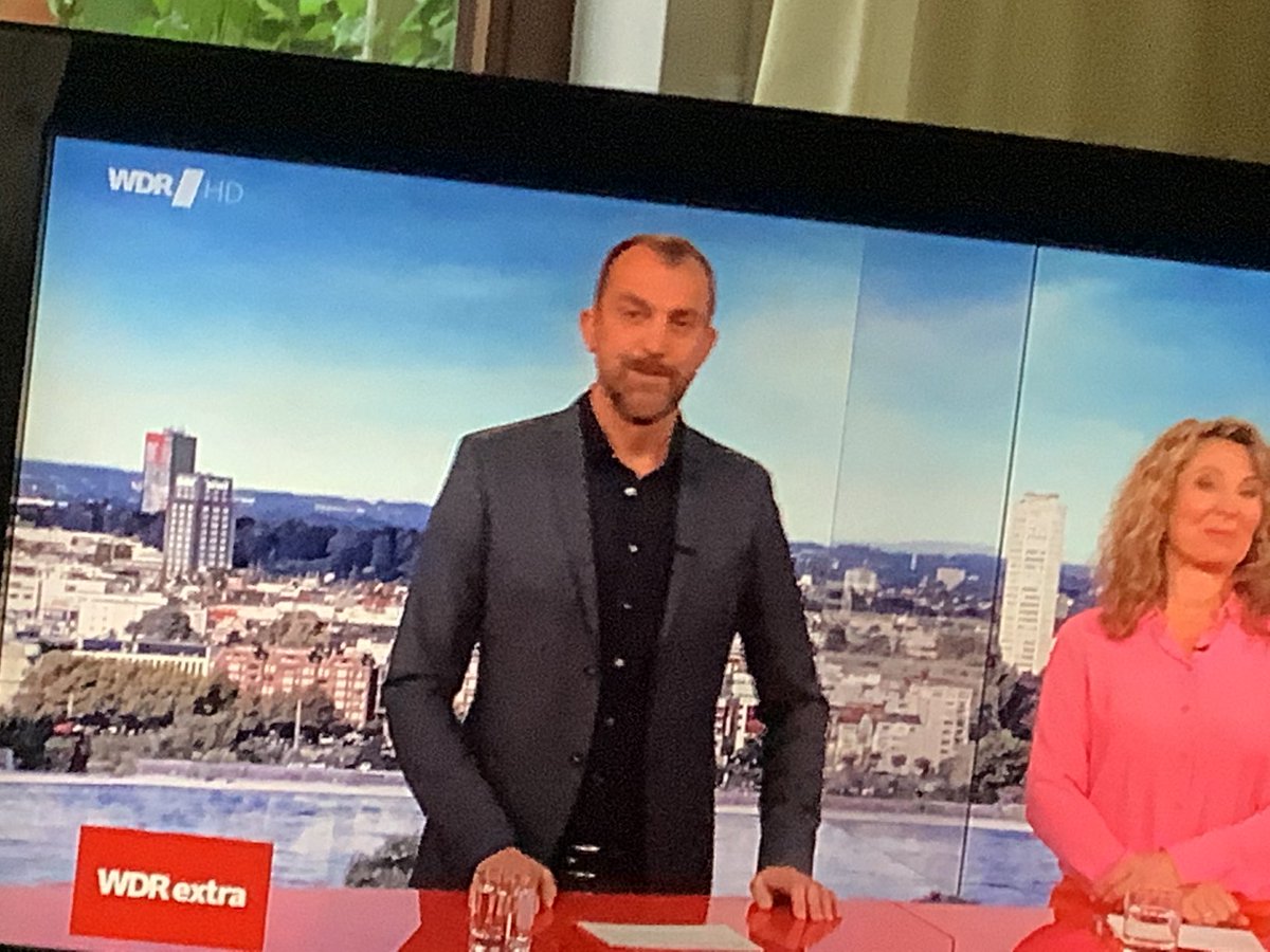 ABCHAMP11's tweet image. #nrwwahl #wdrextra