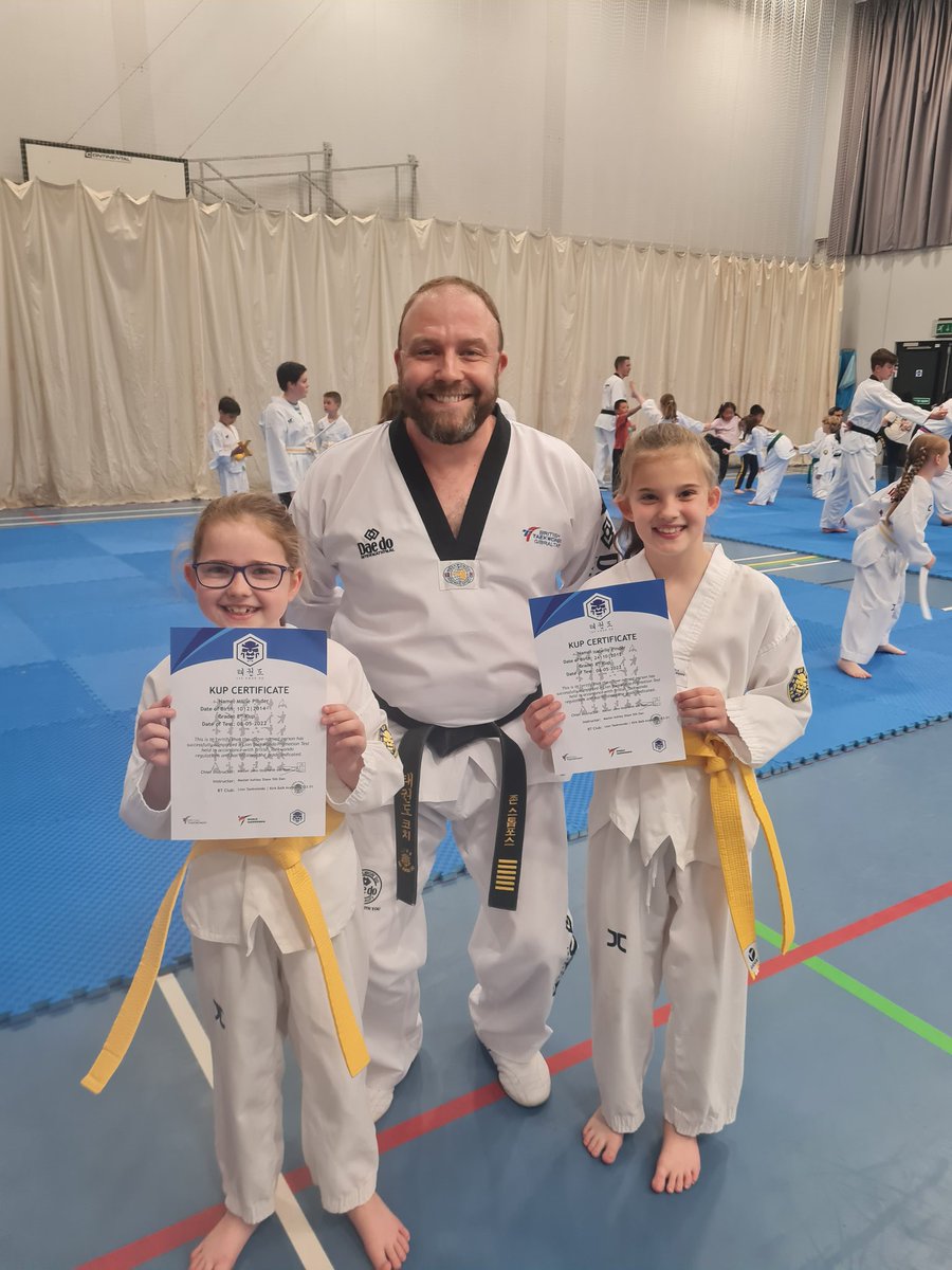 LyndsayPinder's tweet photo. Well done girls 
@hcpssport @HoylandCommonPS @Class7Hcps @Class10Hcps https://t.co/hQn5eupAXF