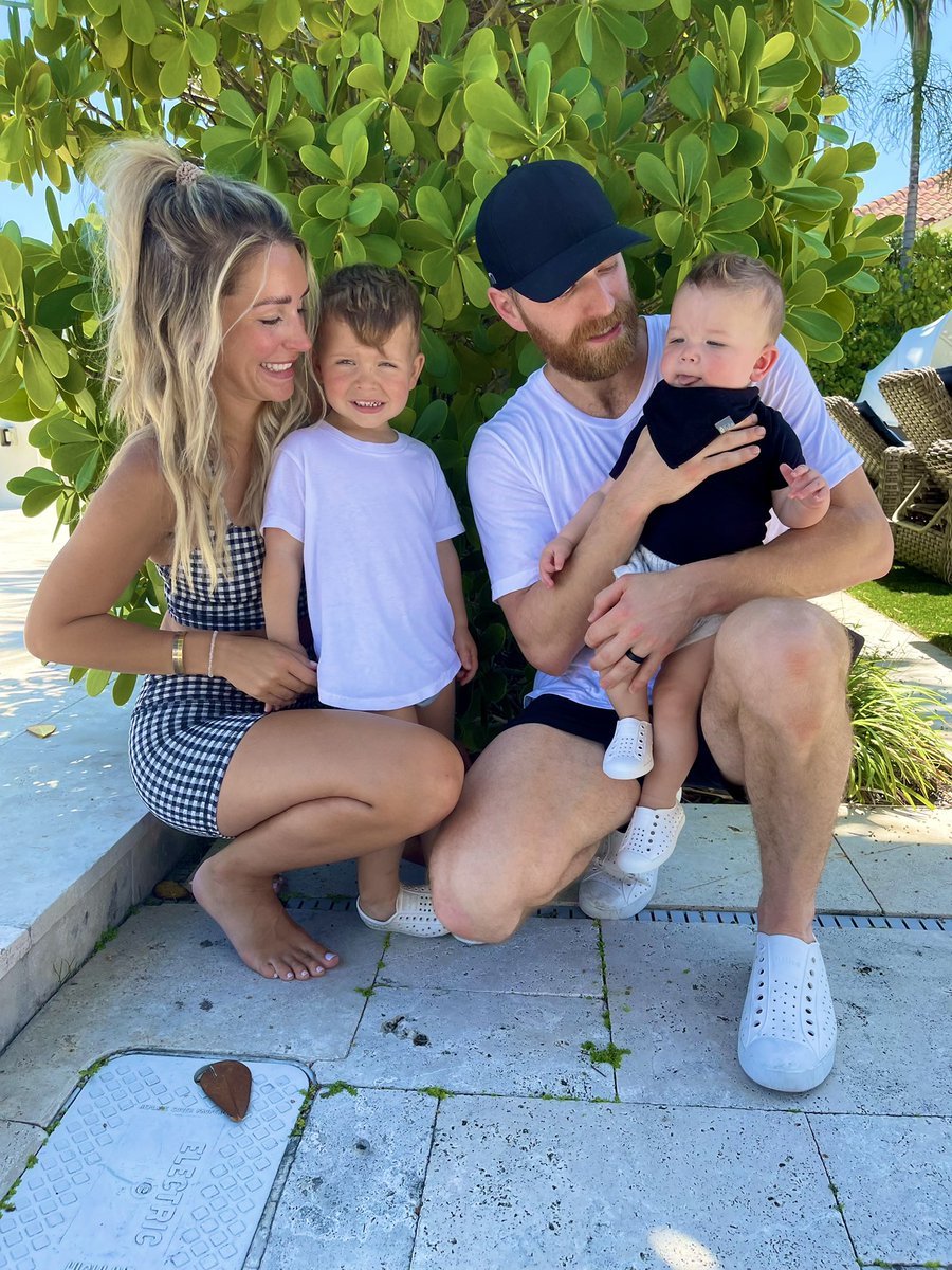 ryannegiroux's tweet photo. soaking it alllll in🥰😍🌞🌊👨‍👩‍👦‍👦🏖🏒🥅 https://t.co/HL263Dr3zP