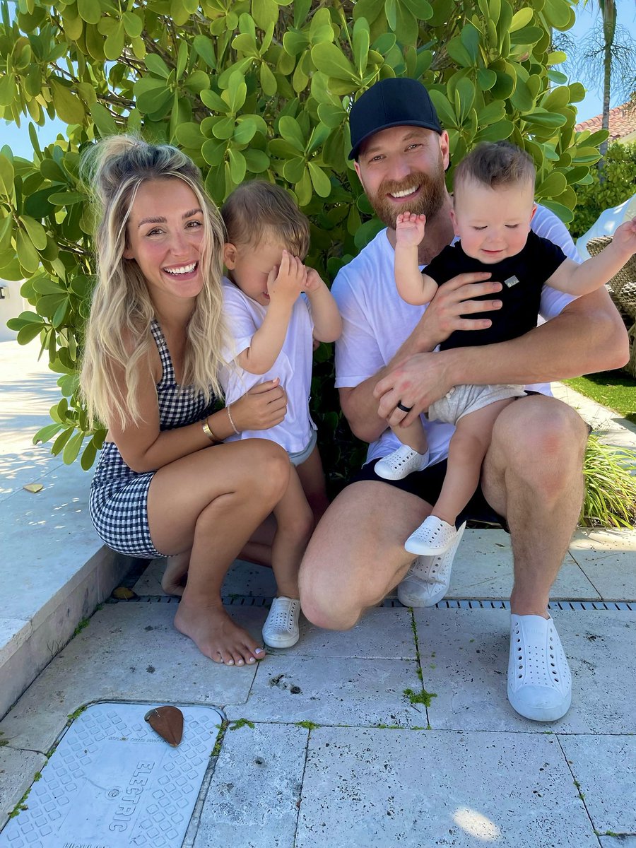 ryannegiroux's tweet photo. soaking it alllll in🥰😍🌞🌊👨‍👩‍👦‍👦🏖🏒🥅 https://t.co/HL263Dr3zP