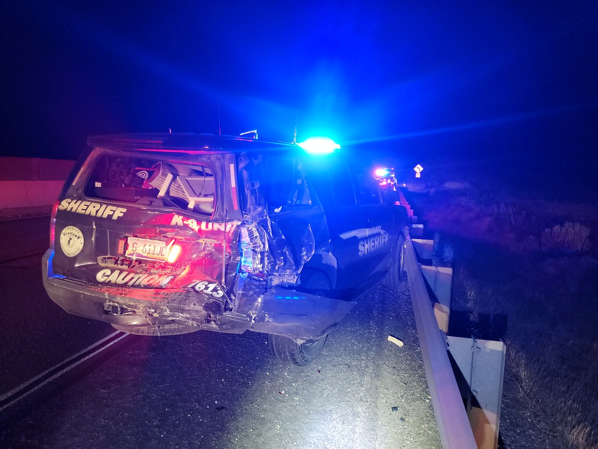 Arizona_DPS's tweet photo. On May 12th, a Mohave County deputy's SUV was struck by a driver who failed to #SlowDown & #MoveOver for flashing lights & stopped vehicles ahead. The deputy was stopped behind an #AZTrooper to assist with a disabled motorist in the left lane of SB I-15 near Littlefield. https://t.co/q6wobJ9y6Y