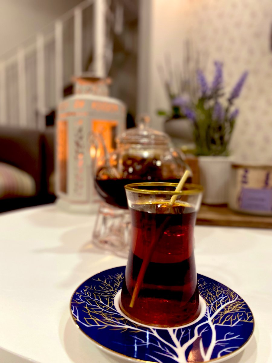 •
بيني و بين الله ضمان طمأنينة فاخرة 🌸..
"   فلا يهمني سوء خلق الناس  "

#مساء_الخير ☕️