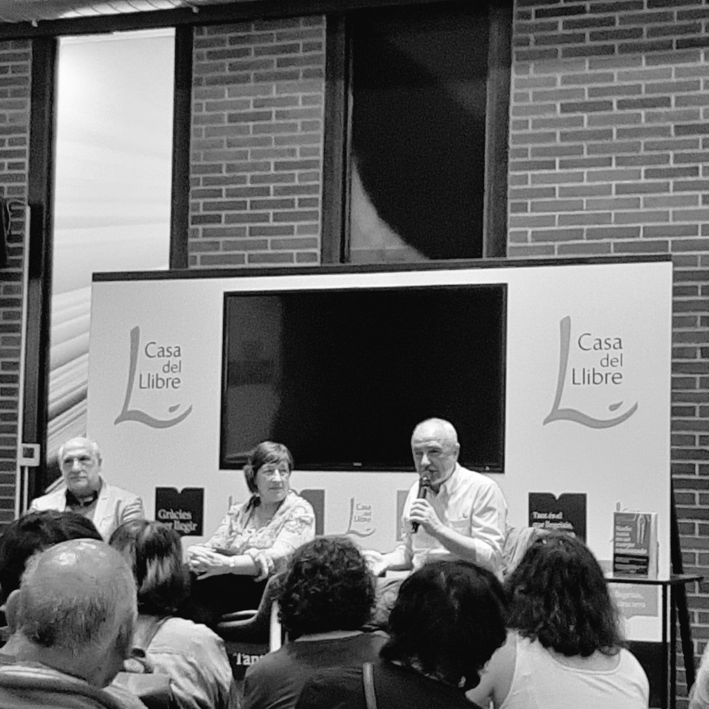 ciktricstrans's tweet photo. @Jose__Errasti toda mi solidaridad contigo y con todas las mujeres Feministas que hoy se han visto acosadas por asistir a la presentación de tu libro en #Barcelona 
Machistas de siempre a los que @IgualdadGob da alas.
Machistas y acientificos disfrazados con la queerreligión. https://t.co/QVMPntvBYH