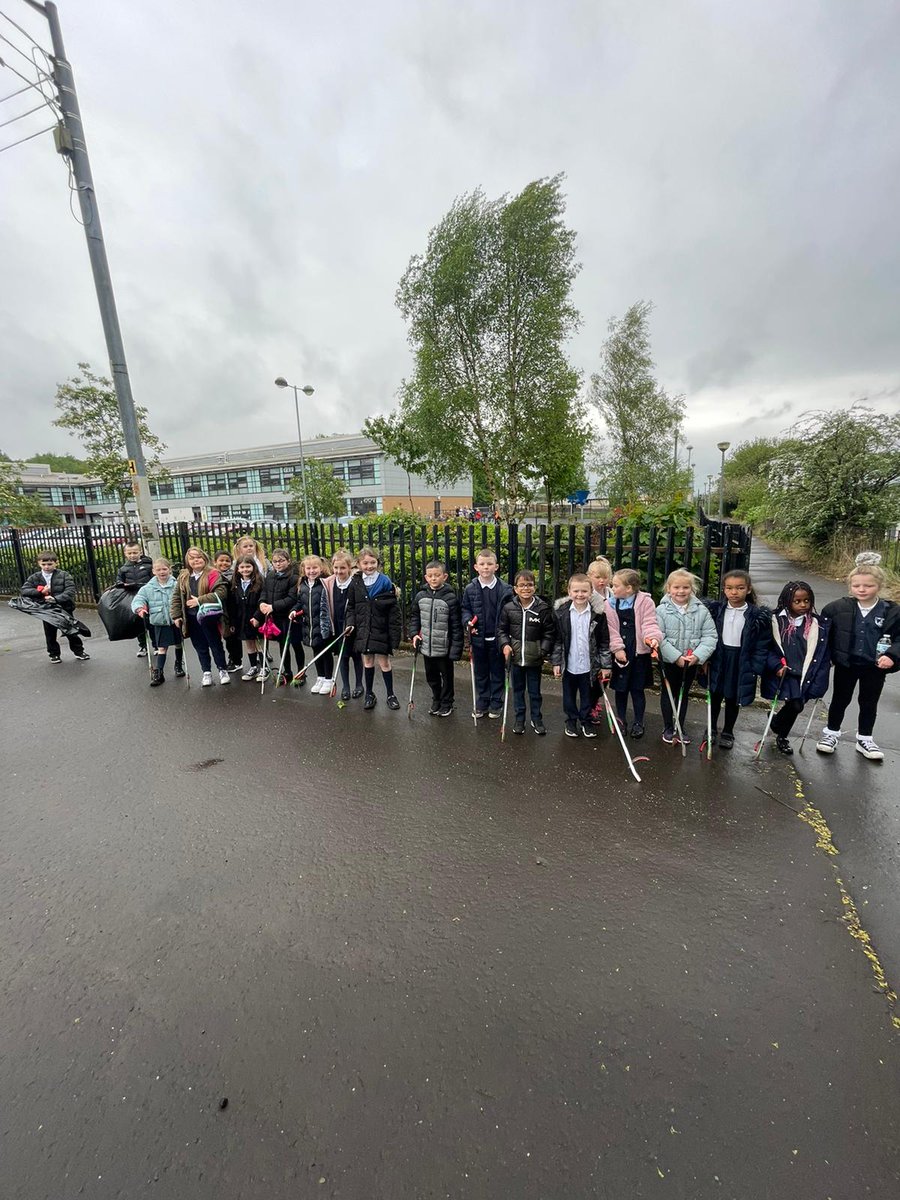 Doing what we can to keep Drumchapel tidy 👏🏼 #healthweek <a href="/DrumchapelTidy/">Keep Drumchapel Tidy</a> @KSBScotland