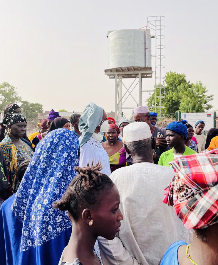 UNDP_TheGambia's tweet photo. .@UNDP RR field visit to one of the 1️⃣6️⃣ solar powered 💧 drinking systems constructed under the PACD in Mureh Kunda, URR 🇬🇲. The 1️⃣6️⃣ borehole facilities connected to 329 taps is reaching 31 communities across The #Gambia 

📺 more ➡️ https://t.co/6iG611Ief7

#LeavingNoOneBehind https://t.co/B2IbyHoKEO