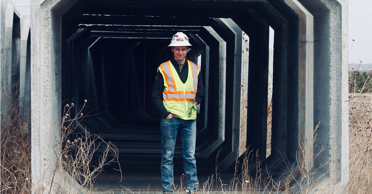 BuildDakota's tweet photo. "Being the Build Dakota ambassador has not only given me the opportunity to reach others interested in the trades, but also show how cool the construction industry is."
-Dylan at @SoutheastTechSD
#SoutheastTech #TheSmartWayUp #Graduation https://t.co/DPRUf8kERT