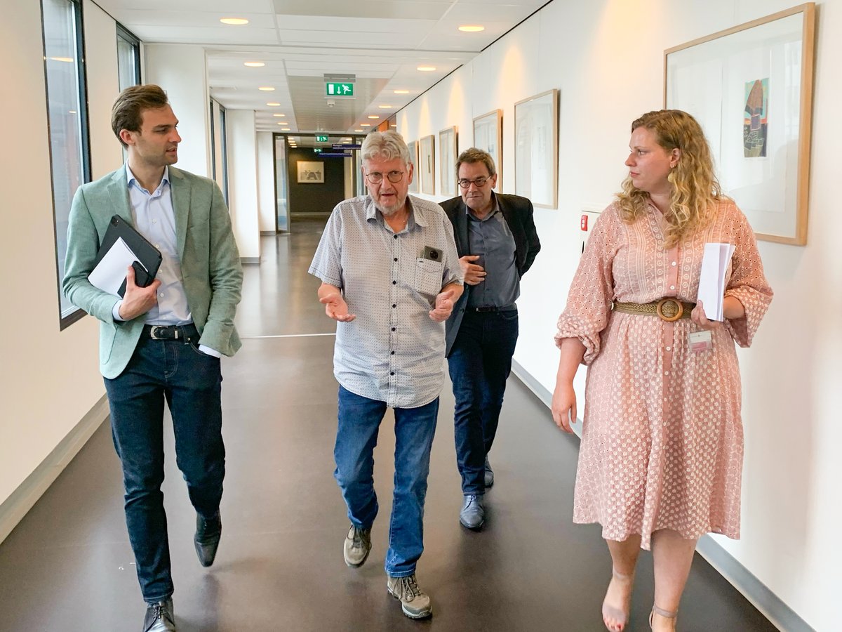 Vanmiddag vertelde Ariën van den Boer mij over de enorme ellende die hij heeft meegemaakt door alcohol. En hoe belangrijk het is om over drinken nooit luchtig te doen. Je verhaal zal nog lang voor in mijn gedachten zijn. Veel sterkte, ook met je werk als ervaringsdeskundige!