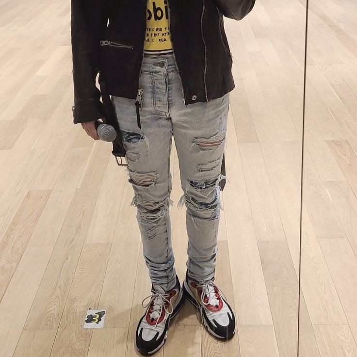 hyhyjae's tweet photo. bro haechan in jeans>>> I don't make the rules https://t.co/e7wVeufw8v