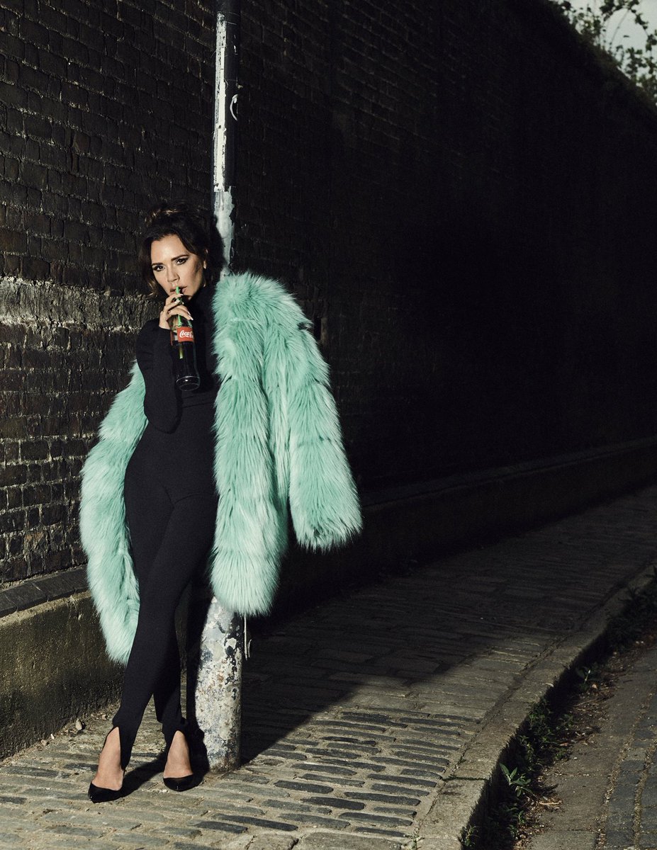 VictoriaBFrance's tweet photo. GRAZIA PHOTOSHOOT 📸

Photographer: Boo George
Stylist: Luke Day
Hair: James Rowe at Bryant Artists
Makeup: Valeria Ferreira at The Wall Group using Victoria Beckham Beauty
Nails: Sharon Baker https://t.co/GzS3Hn5m3z