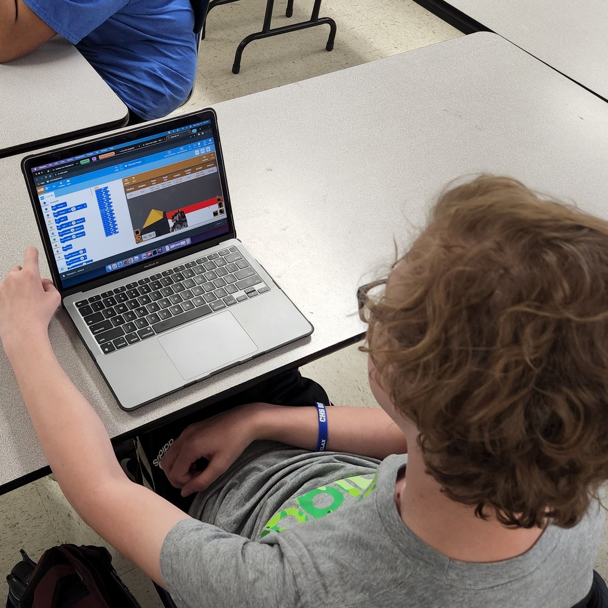 Gluckaneering's tweet photo. For our last activity of the semester, Intro to Engineering students are programming virtual robots to accomplish tasks in an efficient and timely manner! @CCSCTE #STEM #Designthinking https://t.co/xcbzhGp8Kc