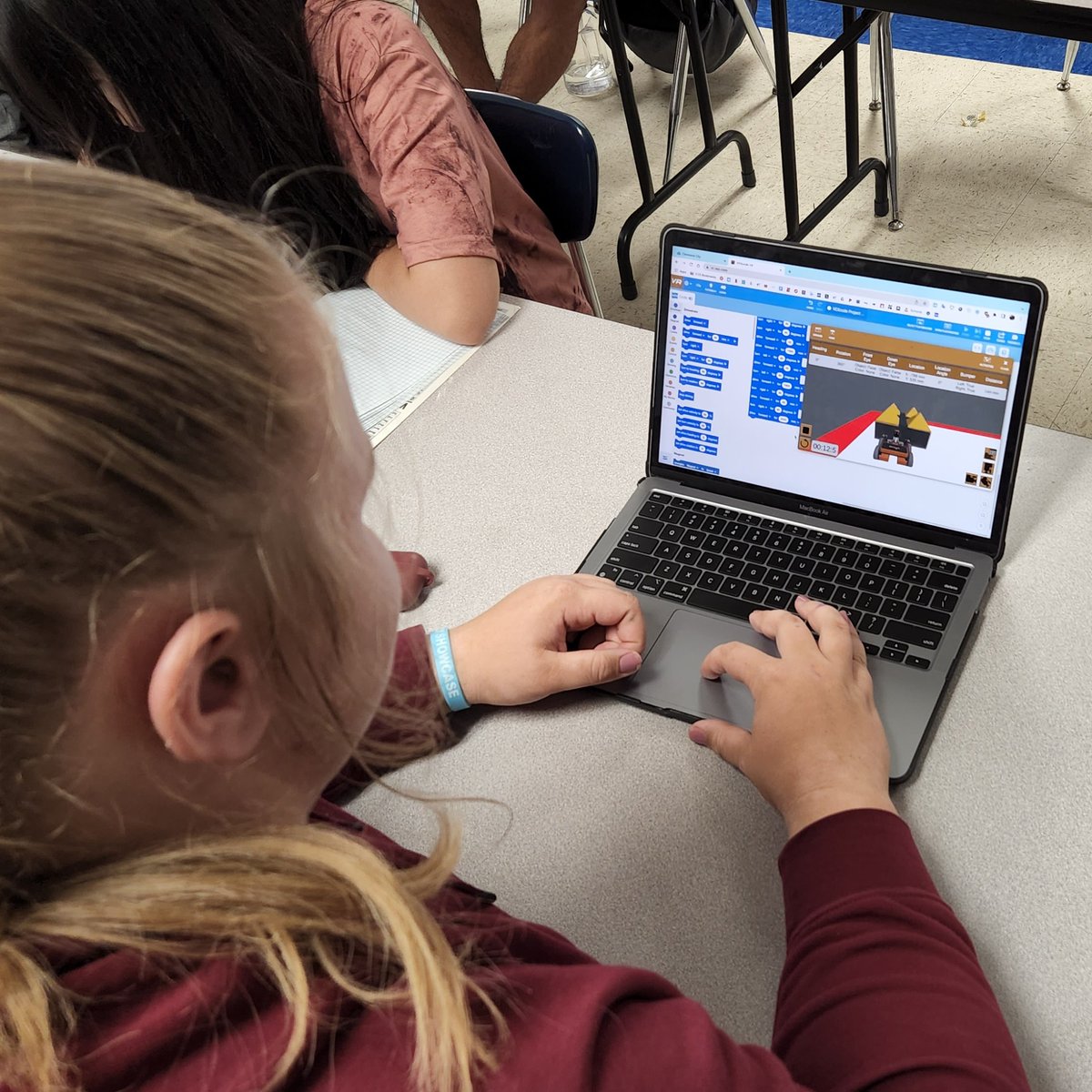 Gluckaneering's tweet photo. For our last activity of the semester, Intro to Engineering students are programming virtual robots to accomplish tasks in an efficient and timely manner! @CCSCTE #STEM #Designthinking https://t.co/xcbzhGp8Kc