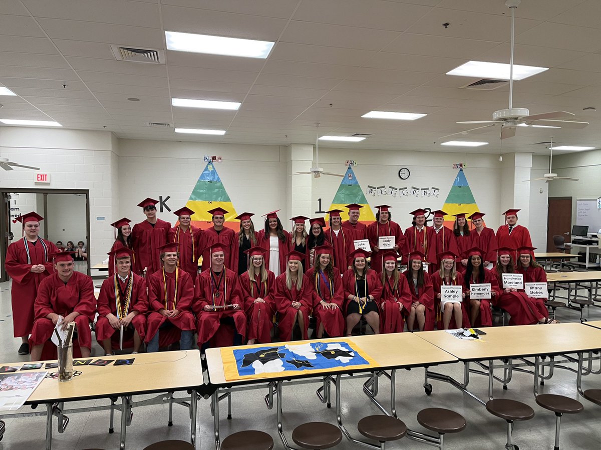 StagecoachCabot's tweet photo. Congratulations to our 2022 Seniors! Stagecoach Elementary is proud of you! https://t.co/H9YqCI09LE