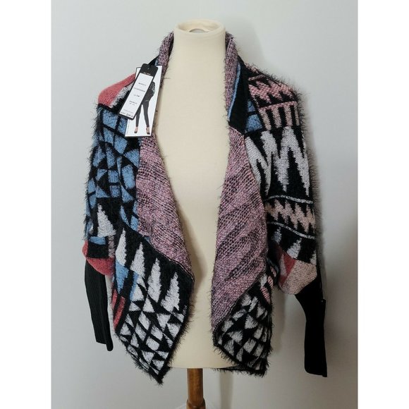 JulieMarangoni's tweet photo. So good I had to share! Check out all the items I'm loving on @Poshmarkapp from @Sing4Life8 #poshmark #fashion #style #shopmycloset #bcbgmaxazria #splendid #basiceditions: https://t.co/nX3c78oyKl https://t.co/G32PmBbGqz