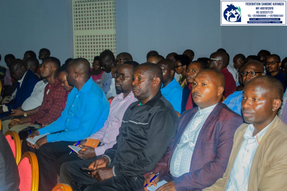 KayanzaSangwe's tweet photo. Mu nama y'abavukantara ba @KayanzaProvince  baba i @MairieBuja, Uwurongoye  Urungike mpuzanani rw'amakoperative Sangwe yo mu Kayanza @KayanzaSangwe yarabasiguriye imigambi urwo runani rufise n'ivyo rutegura gukora hamwe n'ivyo rumaze kurangura mu kiringo imaze.

#SangweKayanza https://t.co/LjkwzVgAdp