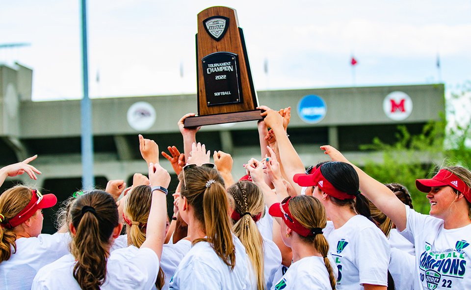 miamiuniversity's tweet photo. Congratulations to our @MiamiOH_SB team, as they are the 2022 MAC regular season champs and tournament champs! @MiamiRedHawks 

They will be competing in the Blacksburg Regional Tournament, May 20-22. 

#GraduatingChampions #RiseUpRedHawks #MAC https://t.co/KCRCp9G6WL