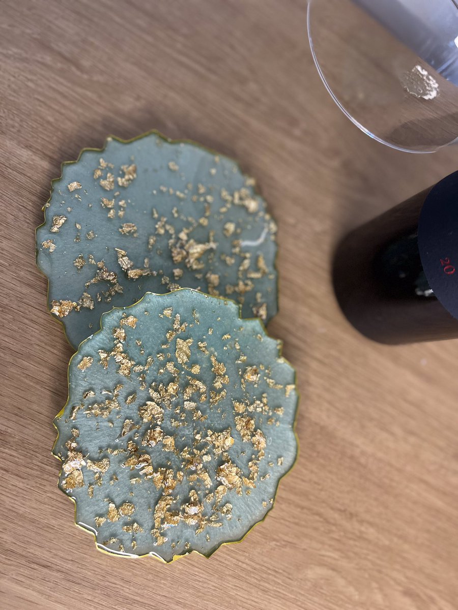 tsydzashe's tweet photo. #sunnymade #heartmadebytsy #resin #handmade #winebutler #resinwinebutler #homedeco #winedeco #winegift #handmadegift https://t.co/dkxAWAJEhy