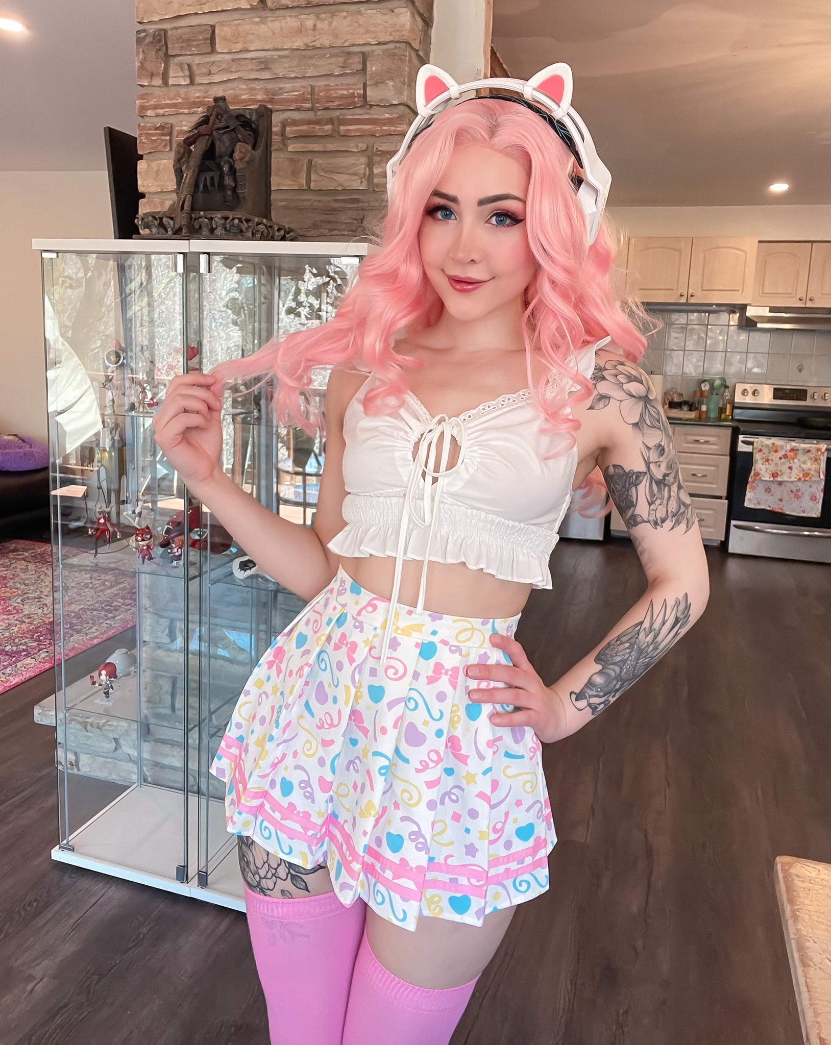 TW Pornstars 1 pic. Luxlo. Twitter. Hope your Monday is going better