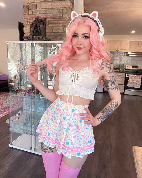 Hope your Monday is going better than mine ✨ https://t.co/LsDfqtRFGg