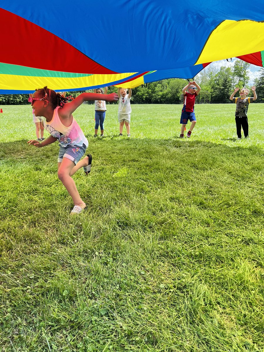 Ms_KatelynH's tweet photo. Field Day 2022 at Amanda Elementary! Kindergarten loved the activities and rocking their shades because their future is so bright! @AmandaEleTweets @MiddletownOH  #FieldDay #MiddieRising https://t.co/GLcGkVbf9D