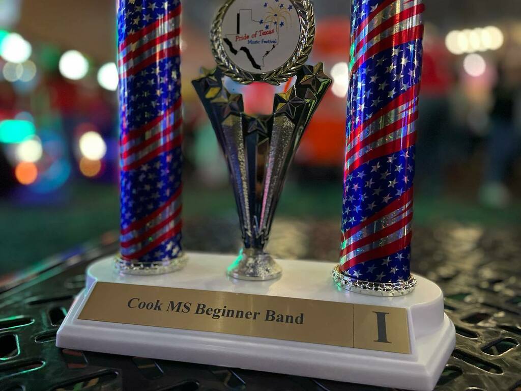 cookmsband's tweet photo. Beginning Band ROCKed their performance, earning a SUPERIOR 🏆 1st Division Rating and received some amazing feedback from UH 🐾 music professor, Noe Marmolejo! 🤠 #cookrangerband #prideoftexas #finishstrong https://t.co/PFZpOGiQOP https://t.co/GKKlJH9PLv