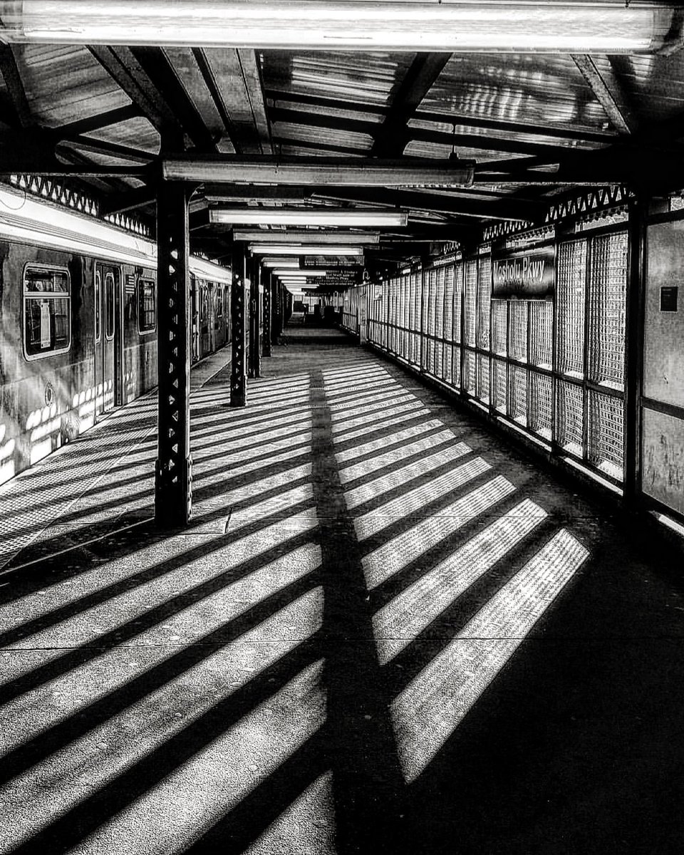 Rochdalian's tweet photo. Today's photographs are posted at https://t.co/sYeuoQae9a. Please enjoy!!!
The Mosholu Parkway station on the No. 4 line, #the_Bronx.
#newyorkcity #nyc #nycphotography #subwayphotography #subwayarchitecture #subwaystations #New_York_City_Subways #photography #photooftheday https://t.co/Hw5GUjBOXk
