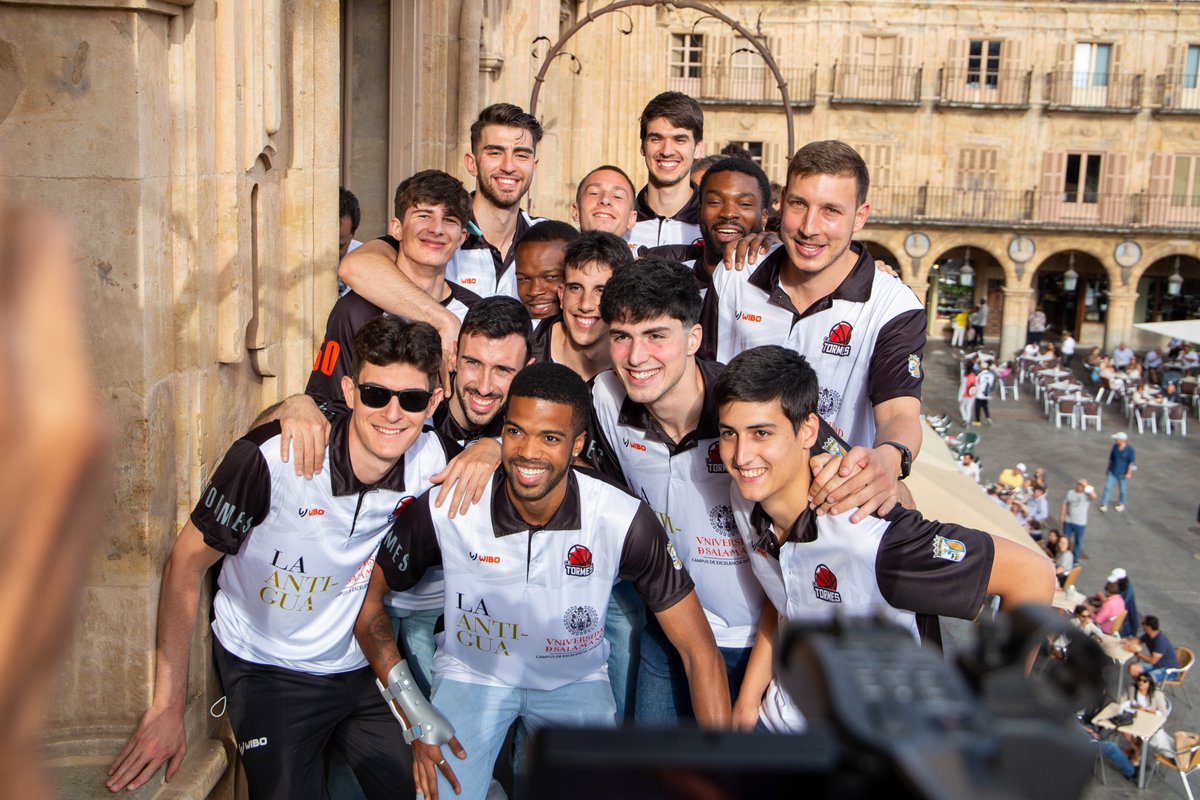 🏀 El #baloncesto no deja de traer alegrías a #Salamanca.

🏅 Recibimos en el Ayuntamiento al @CBTormes tras su ascenso a LEB Plata.

👏 ¡Enhorabuena, campeones!