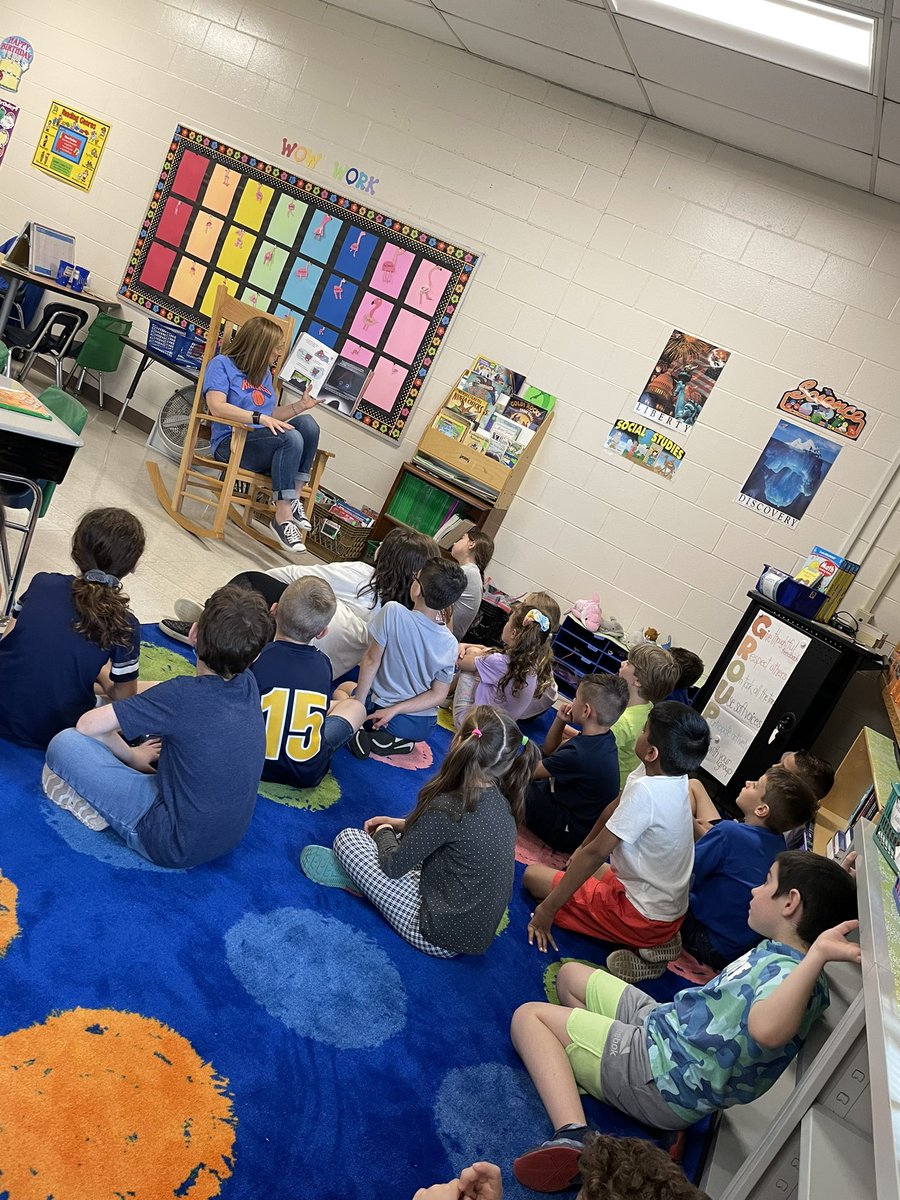 17lifeisgood's tweet photo. Using the book, “The Couch Potato” 📕🥔, @MrsWeinshank taught #mrsleisterssecondgrade about making good choices! #digitalcitizenship @MTPSNJ @FJDugan https://t.co/SQpbwLDEWP