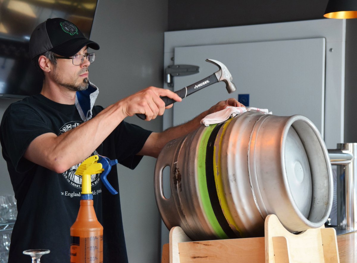 remnantbrewing's tweet photo. We've got a brand new batch of Bow Street Session on draft, and we went and threw some in a cask just for fun! Come try this naturally carbonated version of Bow, and you can even side-by-side with the standard draft to see what it's all about!
#realale #caskale #trycask #nerax https://t.co/FIeF7u85BO