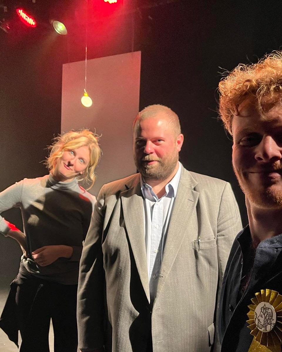 briefpalava's tweet photo. Sneak peek from today’s tech! 👀 We’re ready for take off tomorrow! 🎭 

We open at 7:30pm @BrocJackTheatre London, get your tickets here: https://t.co/fQ23QeBFqo

✈️ Flightpath ✈️ @BrocJackTheatre London until 28th May. 

#londontheatre #glasgowtheatre #newwriting https://t.co/7jQgQfs8Cx