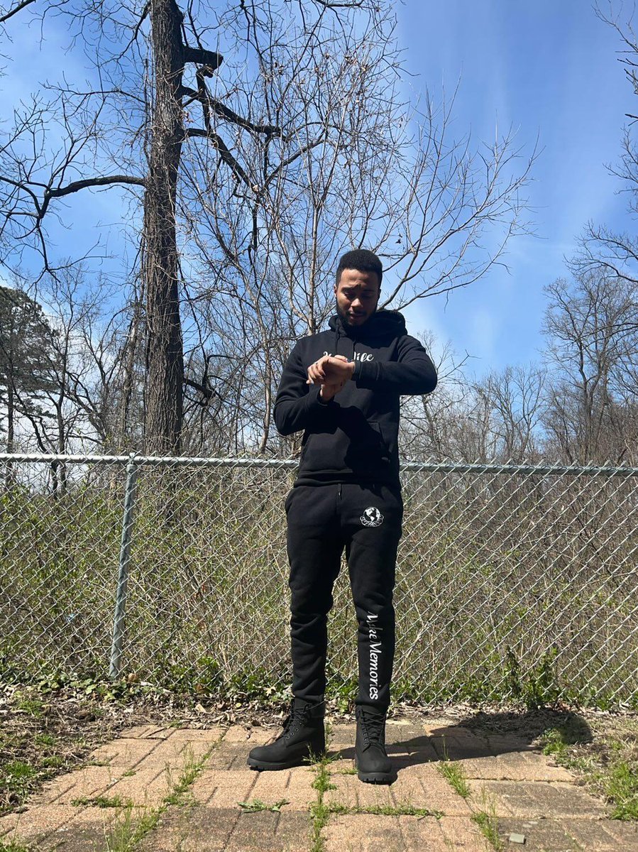 live_lifece's tweet photo. Stand ten toes down to the ground and get to #work.
#motivation #fashion #knowledge #livelife https://t.co/ChvDZXoqFv