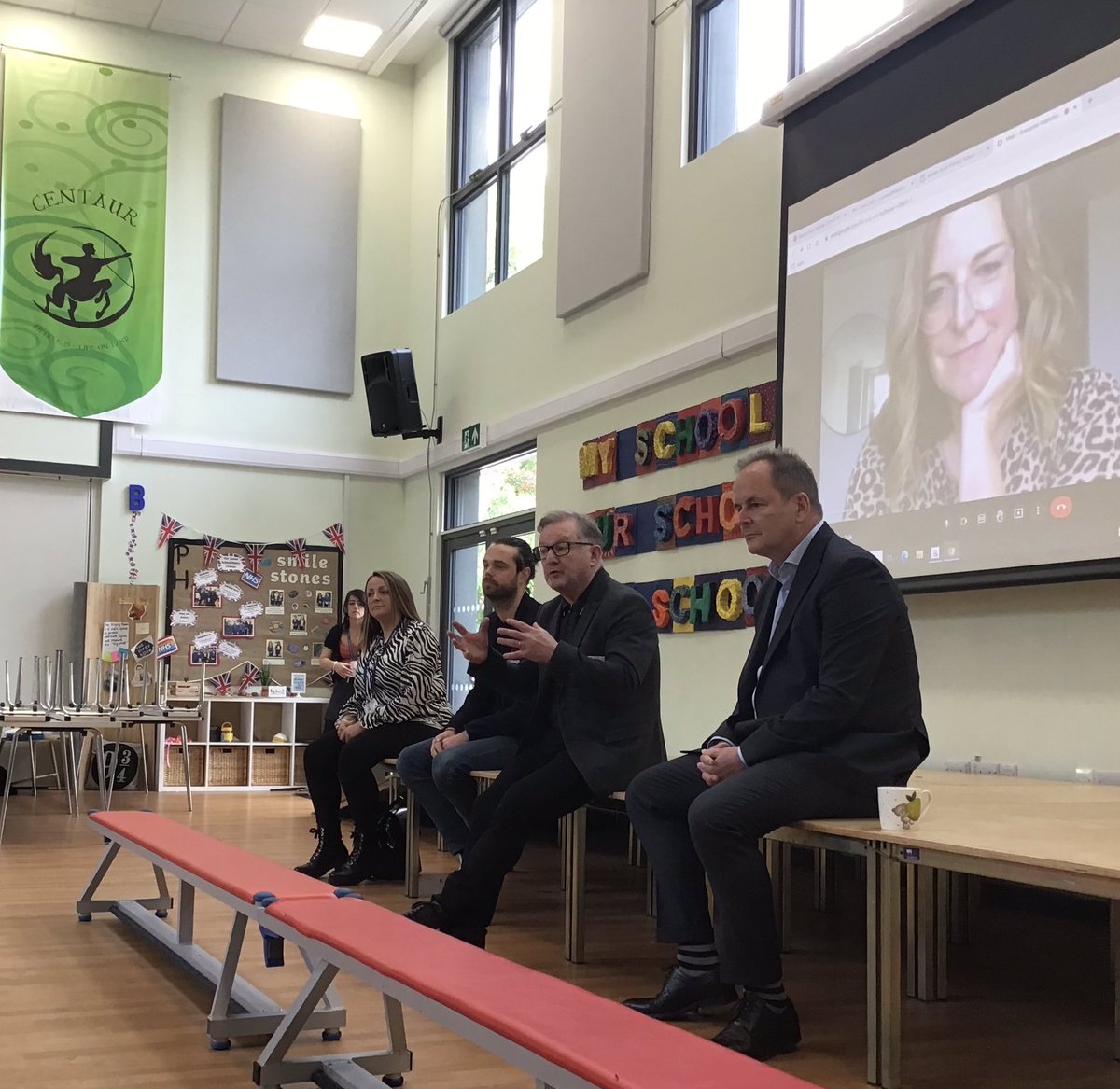 BeaverRoad_Pri's tweet photo. Thank you to our panel of business angels @VisibilityRM @operameducation @tangerinedaily @ManUtd @Energize_Group for launching the Enterprise Business programme for Year 6 2022! https://t.co/VT2qqIKqQt