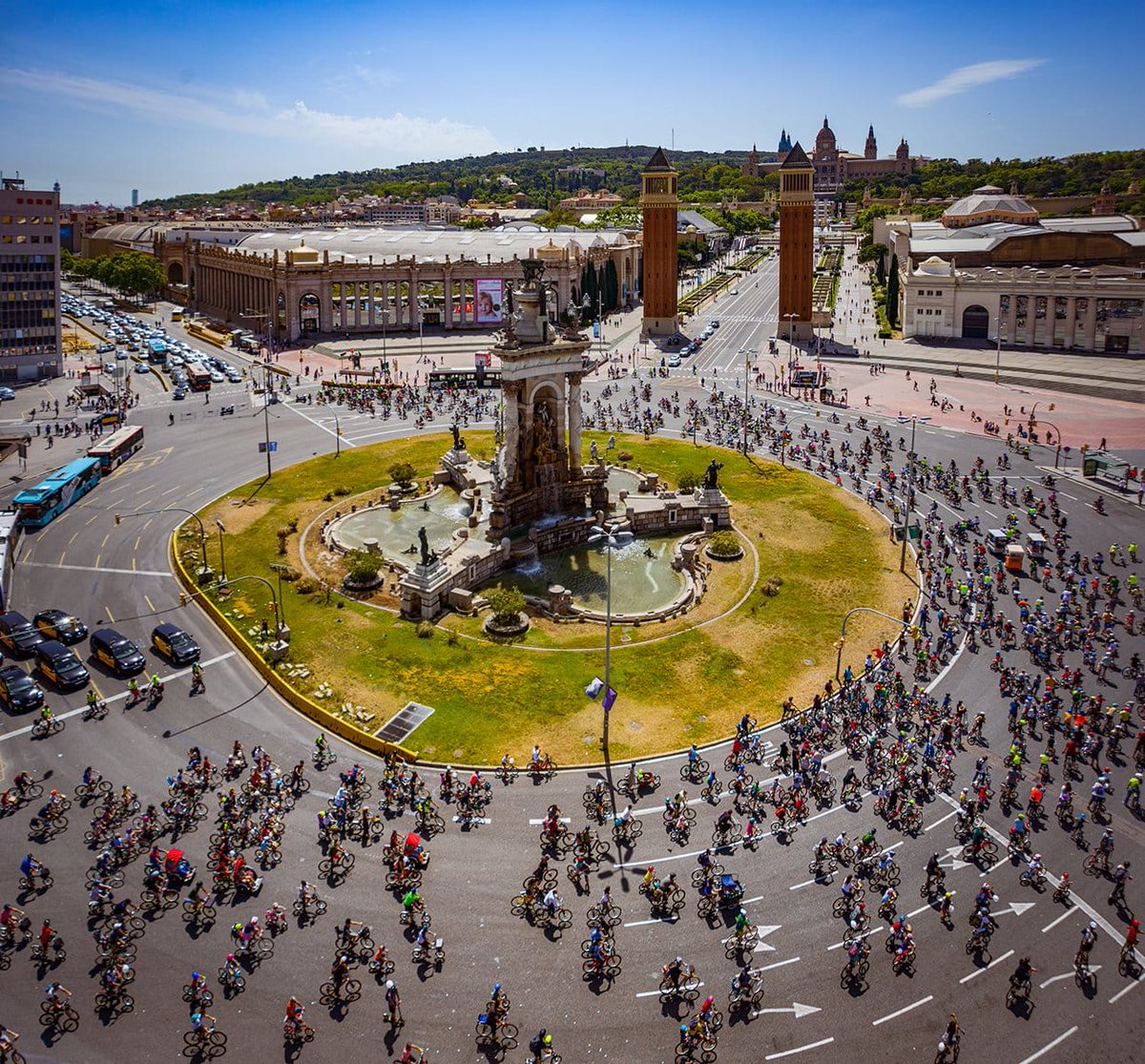 bikecyclona's tweet photo. One of the most beautiful pics I've ever seen from #Barcelona: 15th May 2022 #KidicalMass #KidicalCAT kids and families taking the streets
#ActiveMobility #SustainableMobility #ZeroEmission
#IWasThere #LearningFromKids
#StreetsBelongToUs
📸 @Calvox_Periche https://t.co/uXsMuFJ1Q5