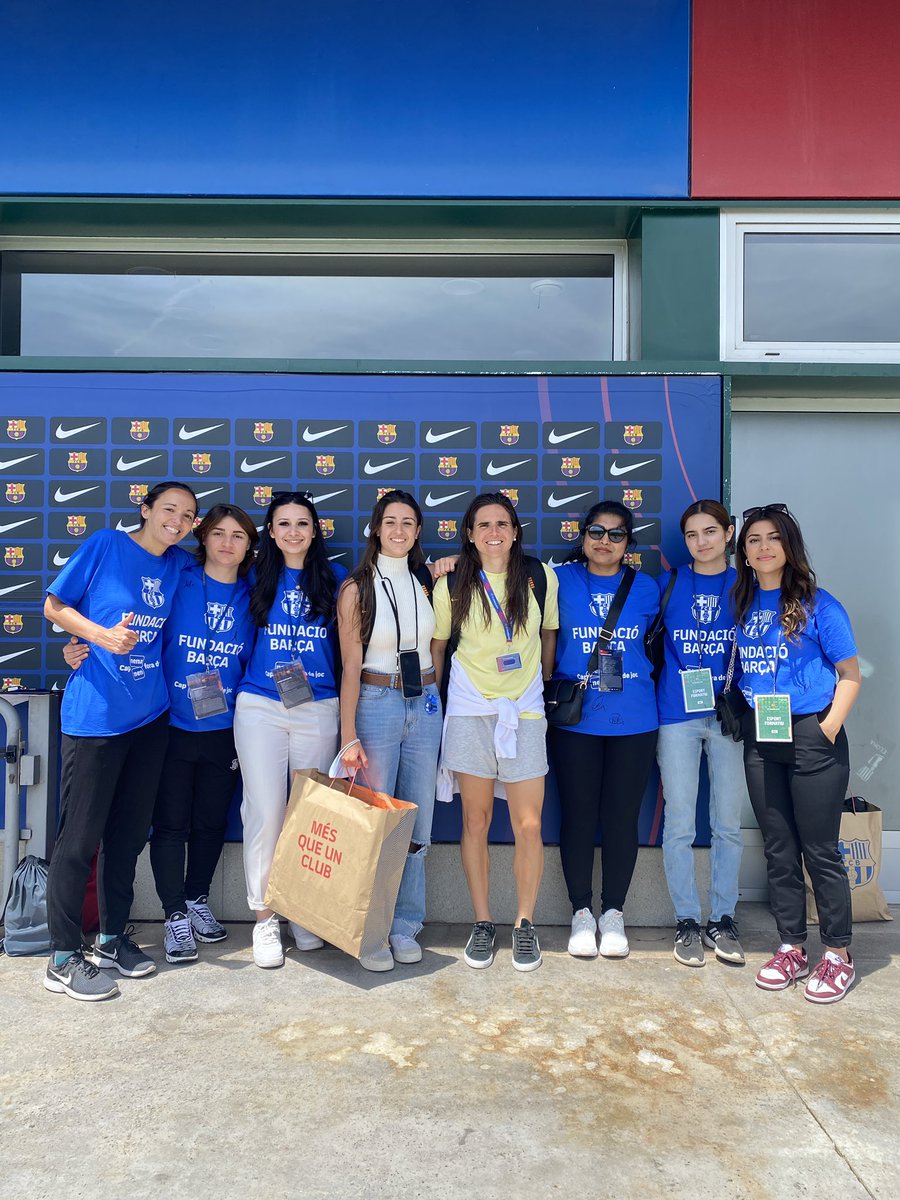 RuhinShabnam's tweet photo. Such a great weekend with @fundaciofcb x @girlpower.hamburg @girlpower_denmark in Barcelona

It was a huge privilege to watch the training of @FCBfemeni 

Big thanks to @fundaciofcb for inviting us ✨🤍 https://t.co/1cQefQ8gWe