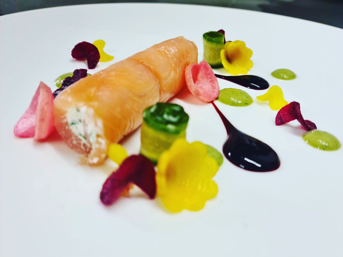 siobhanskitchen's tweet photo. Smoked salmon and cream cheese roulade with pickles and beetroot at #VMRestaurant 

#siobhanskitchen 
#Longford 
#irishfood 
#IrishCountryHouse 
#longfordfood 
#seafood 
#pickles https://t.co/JyYcDlGytd
