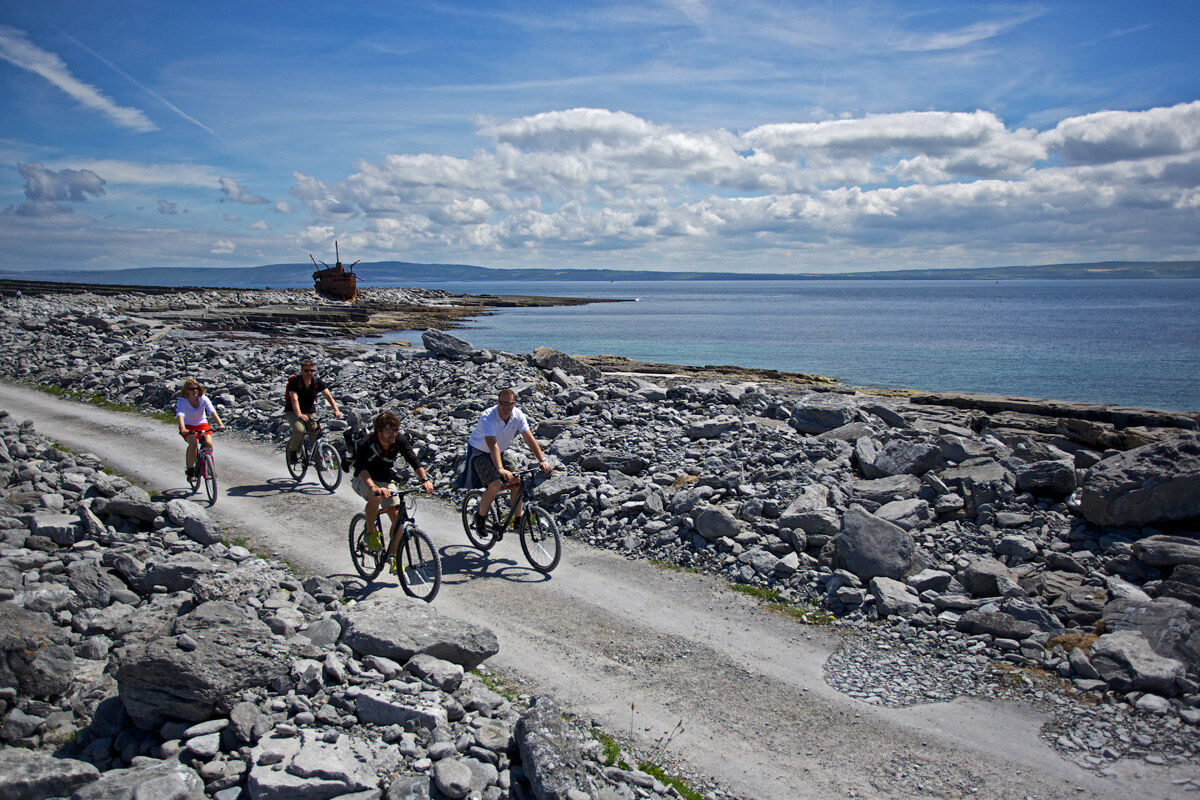 DoolinFerry's tweet image. The Aran Islands...good things come in small packages! 🎁

On the Aran Islands there is lots to see in a compact area❣ Explore the sites on foot, on bike, or by horse and trap! Ditch the car and soak up the sun and sea air 🔆

#DoolinFerry #AranIslandsFerry #Doolinferryco