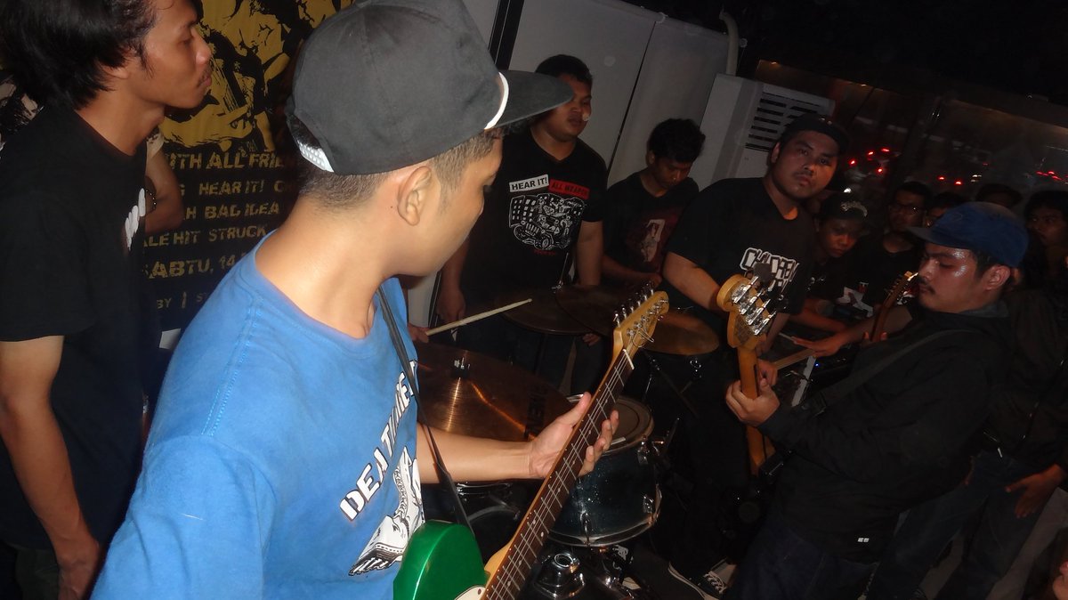 educate6231's tweet photo. Tribute To
"ALDI AFFANDI"
Never Forget
18 Jan 2000 - Forever
14 May 2022 at Ulala Cafe Surabaya
#AldiAffandiForever #ForeverAldiAffandi
#HearIt #StandOver #Hardcore
#FriendsFamilyForever
#NeverForget https://t.co/pU6Aou9m5C