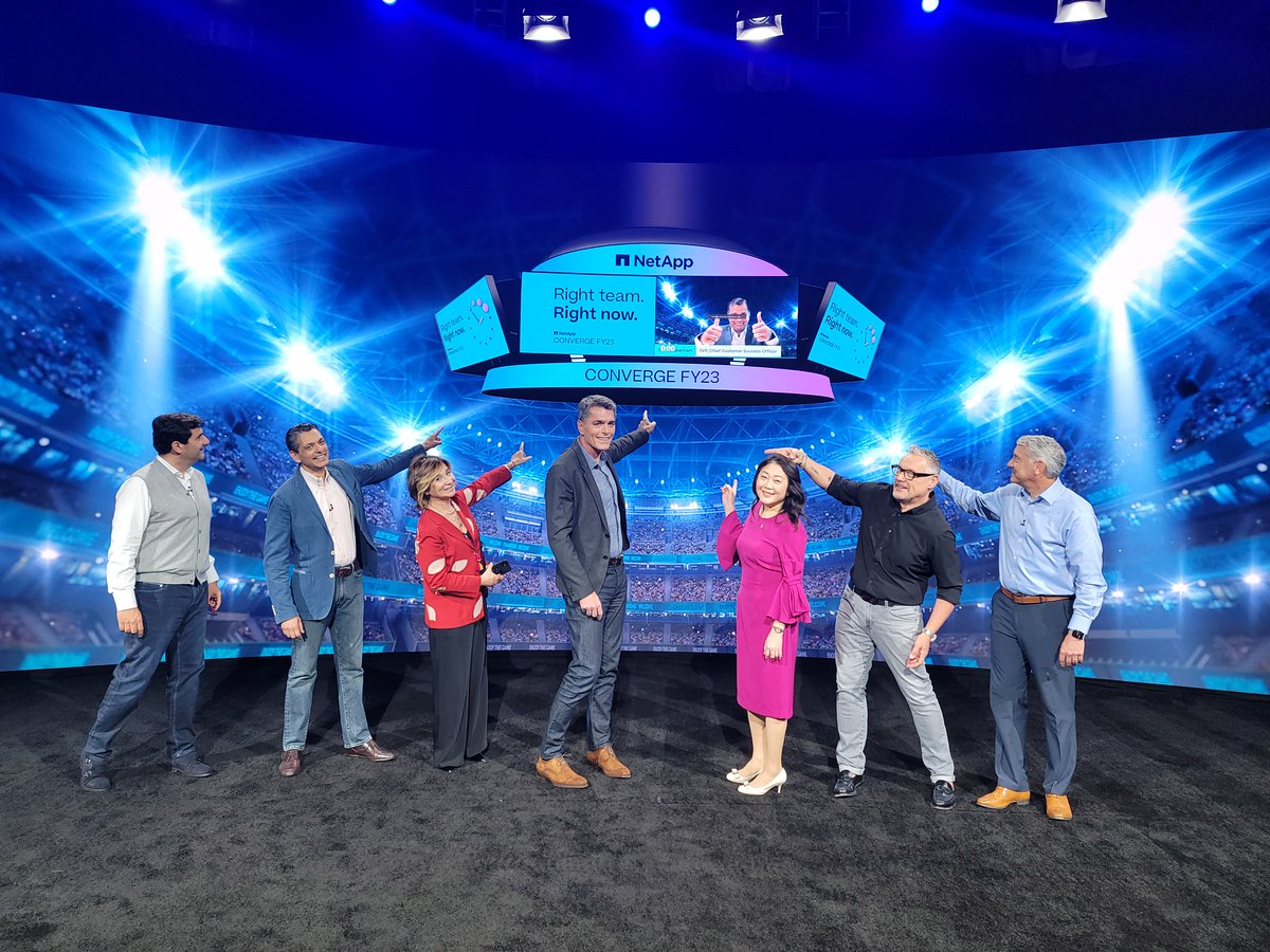 Jwhitemore's tweet photo. Most often in B2B sectors sales dominate. In B2C, marketing dominates. 

But the only way we will continue to win is if we work together.  

I am so proud to work alongside these incredible @NetApp colleagues that are also committed to put the "AND" back in Sales &amp; Marketing. https://t.co/IEUlPyvO34