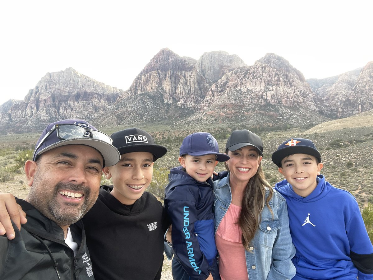 Monday My Way! Love hanging out with the fam and creating memories…what do you do for fun? #LifeAtATT #FocusOnYou @gowestregion